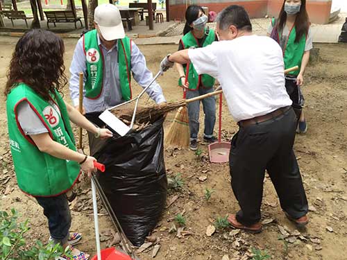 104/9/5營業部至長和公園進行環境清掃,點擊另開大圖