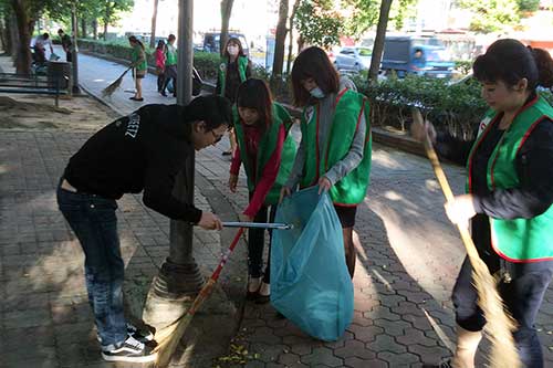 104/10/15民生&光華分社至經國路公園進行環境清掃,點擊另開大圖