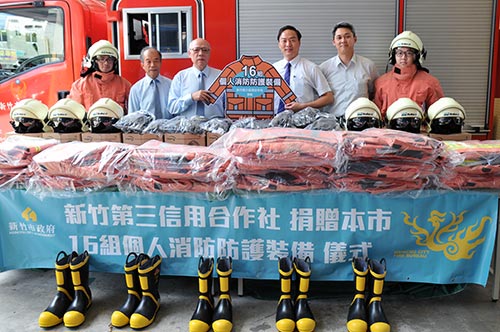 106/4/21捐贈新竹市消防局個人消防防護裝備16組,活動照片,點擊另開大圖