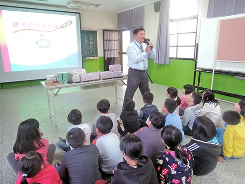 走入校園金融知識宣導活動,106/4/5至新竹縣元崠國小,活動照片,點擊另開大圖