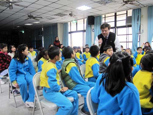 走入校園金融知識宣導活動,102/2/22至新竹縣玉山國小,活動照片,點擊另開大圖